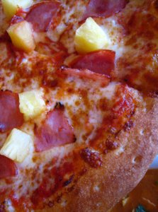 Hallee’s Healthy Pleasurable Pizza Pie: Hawaiin Pineapple & Turkey Ham